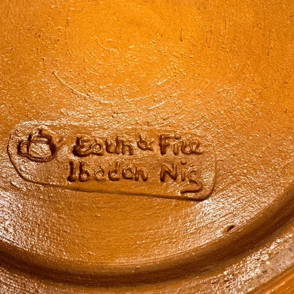 Vintage 90s Terracotta Bowl with Woven Reed Rim, handcrafted in Nigeria - Picture 4 of 9